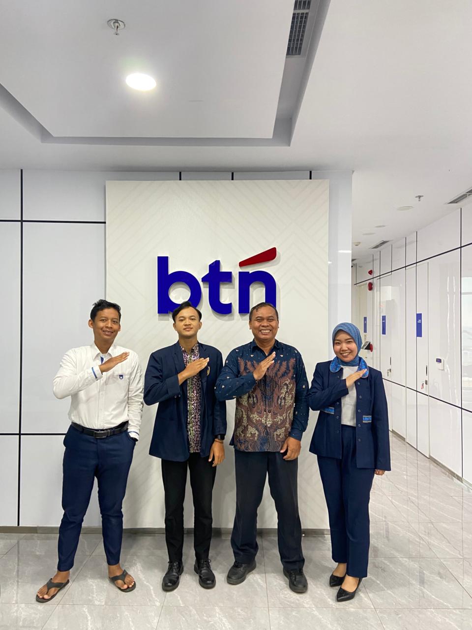 Dari Bangku Kuliah ke Dunia Nyata: Mahasiswa UPGRIS Kembangkan Platform Digital di BTN KCP Batang.