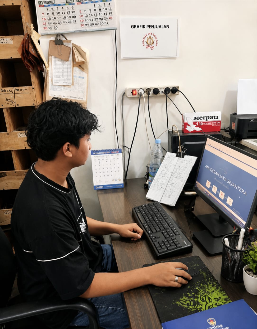 Mahasiswa Informatika UPGRIS Mengembangkan Aplikasi Manajemen Perbekalan Kapal Berbasis Flutter di CV Anugerah Jaya Sejahtera